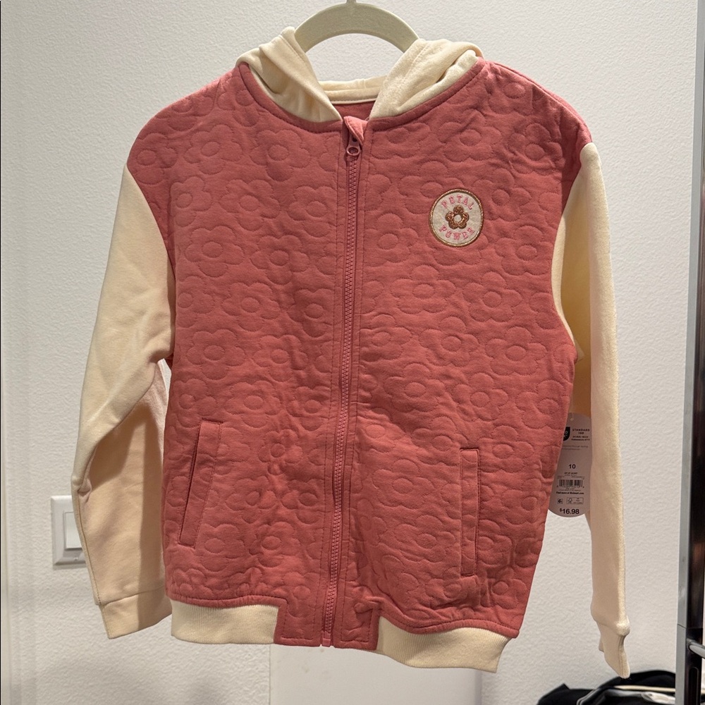 SALE 2/$13 or 4/$20
🆕Pink and Cream Quilted Hoodie